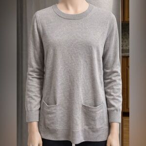 Banana Republic Women's Light Gray Crew Neck Sweater
